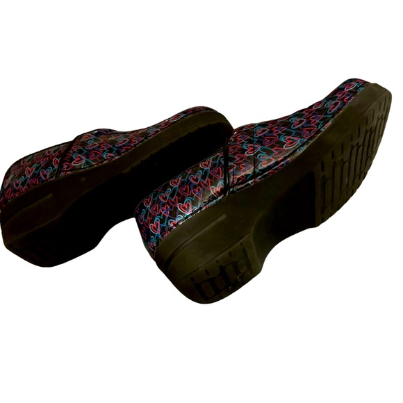 Easy Works by Easy Street nursing clogs in size 7M. Hearts design. GUC - Picture 6 of 6